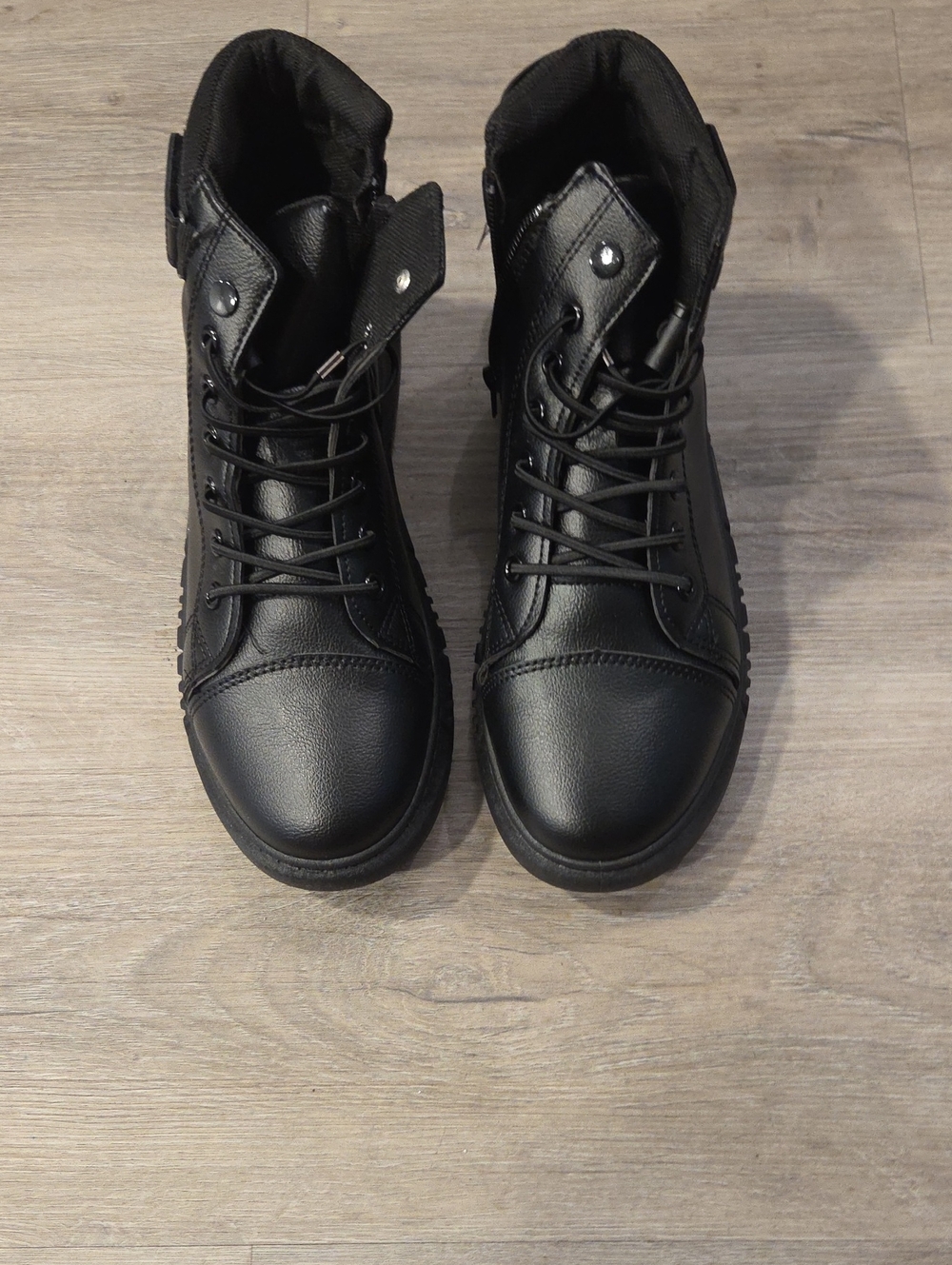 Men's Black High-Top Lace-Up Boots